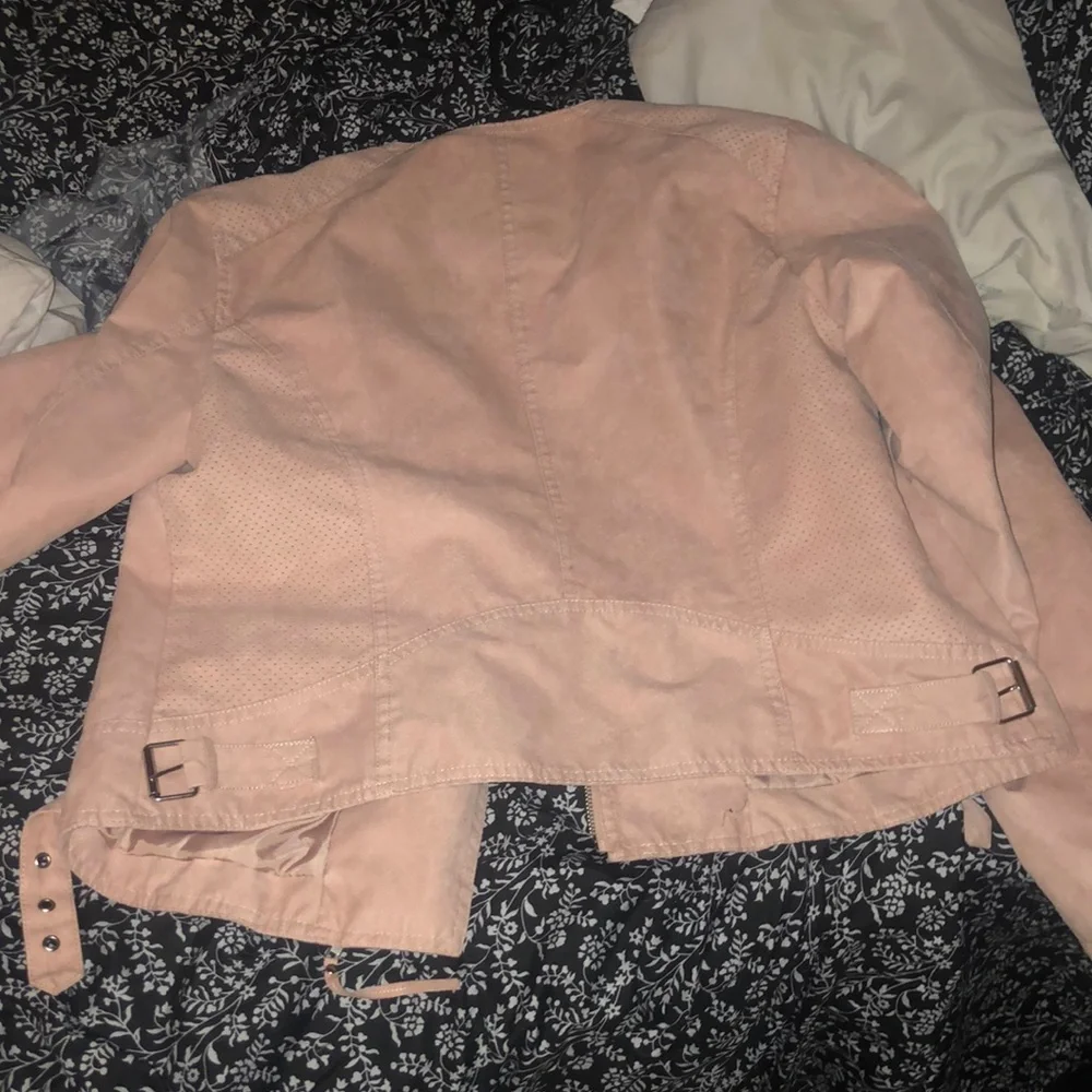 pink biker jacket - Picture 5 of 6